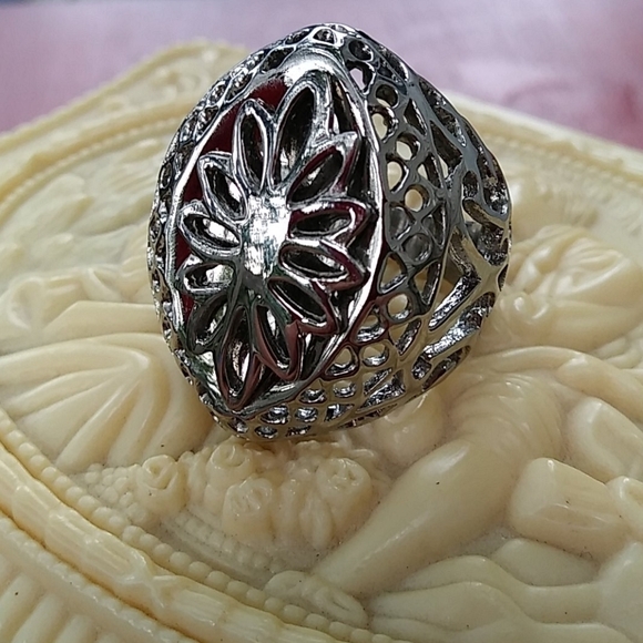 Stainless Steel Statement Outstanding Ring sz 9 - Picture 1 of 8
